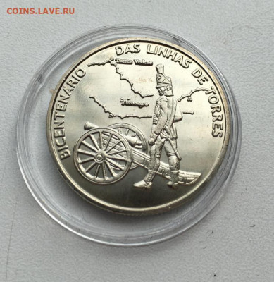 2,5 евро Португалия 2010 200 лет линии обороны Торреш-Ведраш - 2_5_evro_portugalija_2010_200_let_linii_oborony_torresh_vedrash_pushka_artillerist_unc