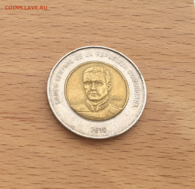 Биметалл Доминикана 10 песо 2010 - IMG_6804.JPG