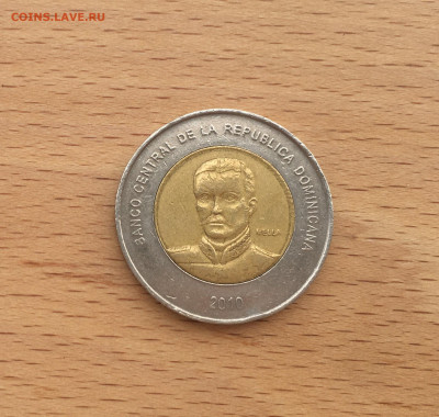 Биметалл Доминикана 10 песо 2010 - IMG_6802.JPG