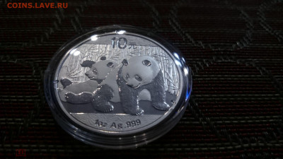 10 юаней Панда 2010 (СЕРЕБРО) - Китай - панда 2010 фон 1