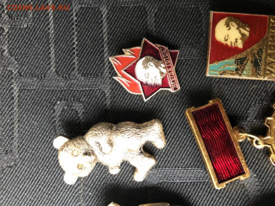 Солянка значков с рубля. - 4ED3A643-C3D8-4AAC-BD81-D1782C59F10D