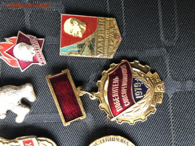 Солянка значков с рубля. - E44F1D17-5512-4CF1-9E9F-50BC399A0B4D