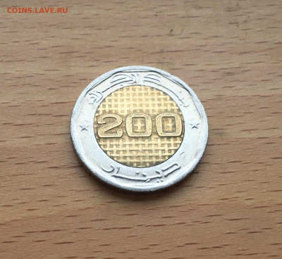 биметалл Алжир 200 динаров 2012 50 лет Независимости - IMG_8355.JPG