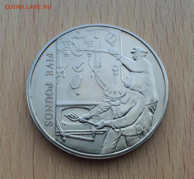 Джерси 5 фунтов 2004 поезд паровоз кочегары - dzhersi_5_funtov_2004_poezd_parovoz_kochegary_teplovoz_transport_zheleznaja_doroga_krona_shajba