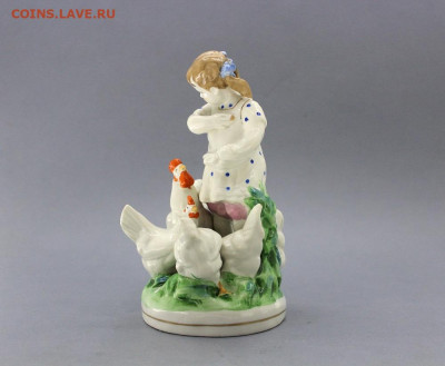 Фарфоровая статуэтка ,Девочка кормит кур, Дулево 59г.с 200 р - IMG_7101.JPG
