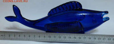 сувенир рыбка цветное синее стекло - рыба стекло 3.JPG