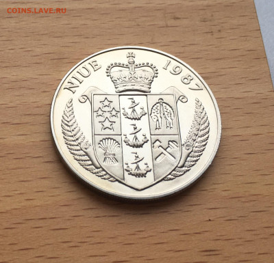 Крона Шайба Ниуэ 5$ долларов 1987 Теннис Штеффи Граф - IMG_0187.JPG