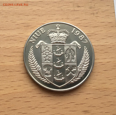 Крона Шайба Ниуэ 5$ долларов 1987 Теннис Штеффи Граф - IMG_0185.JPG