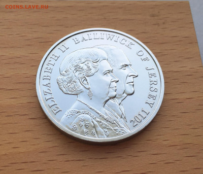 Крона Шайба Джерси 5 фунтов 2011 Елизавета Филипп - IMG_2255.JPG