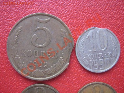 4 монетки с выкусами и край листа  с 1 рубля 18.10  в 22-00 - IMG_0833