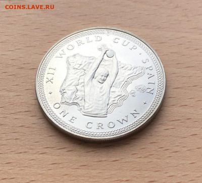 Остров Мэн 1 крона 1982 Чемпионат мира по футболу Испания - krona_shajba_ostrov_men_1_krona_1982_chempionat_mira_po_futbolu_ispanija_kubok (3)