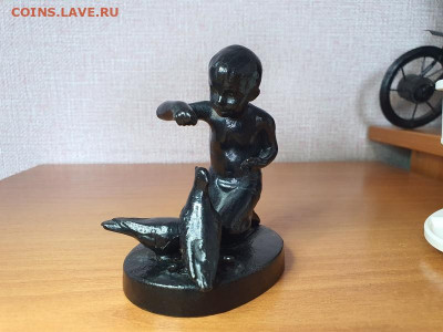 Мальчик кормит голубей. Касли,1981 год 16.04.21 22:00 МСК - 20210413_123004