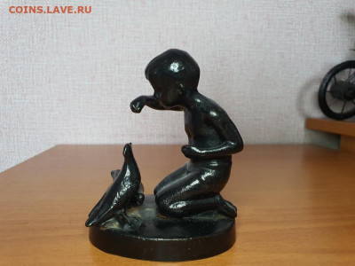 Мальчик кормит голубей. Касли,1981 год 16.04.21 22:00 МСК - 20210413_121745