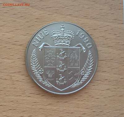 Крона Шайба Ниуэ 5$ долларов 1990 Чемпионат мира по футболу - IMG_4550.JPG
