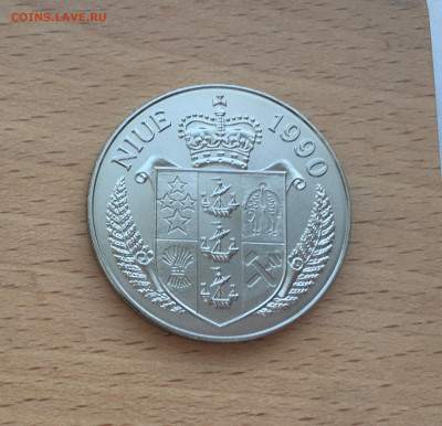 Крона Шайба Ниуэ 5$ долларов 1990 Чемпионат мира по футболу - IMG_4554.JPG