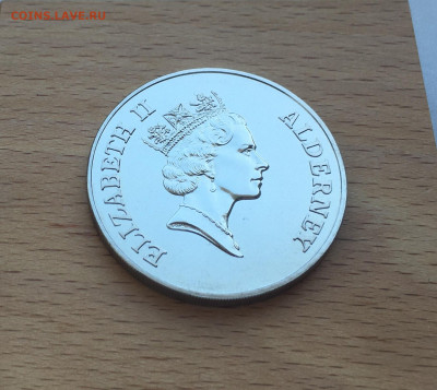 Крона Шайба Олдерни 5 фунтов 1999 Полное солнечное затмение - IMG_4464.JPG