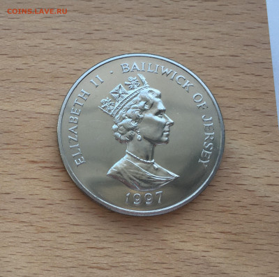 Джерси 5 фунтов 1997 50 лет свадьбе Королевы Елизаветы II - IMG_4474.JPG