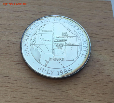 Крона Шайба Кирибати 10$ долларов 1984 Независимость Пруф - IMG_4659.JPG
