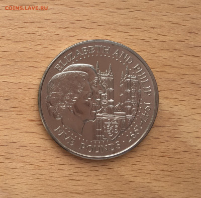 Крона Шайба Гернси 5 фунтов 1997 50 лет свадьбе Королевы - IMG_4689.JPG