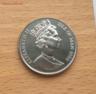 Крона Шайба Остров Мэн 1 крона 1986 Чемпионат мира отбор мяч - IMG_5551.JPG