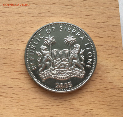 Крона Шайба Сьерра-Леоне 1 доллар 2005 Папа Римский Бенедикт - IMG_5995.JPG