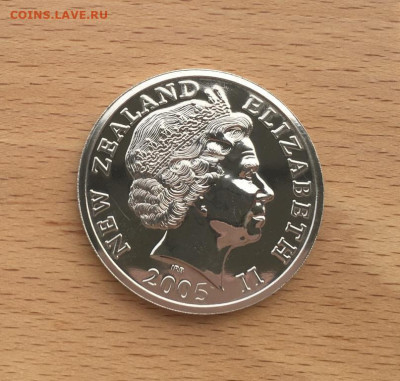 Крона Шайба Новая Зеландия 5$ долларов 2005 Пингвин - krona_shajba_novaja_zelandija_5_dollarov_2005_tolstokljuvyj_pingvin_unc_ptica_fauna_tirazh_4000_redkaja (1)