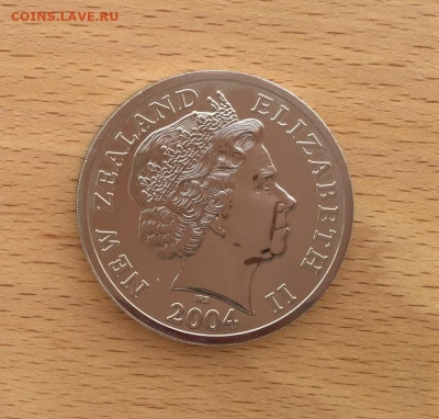 Крона Шайба Новая Зеландия 5$ долларов 2004 буревестник - krona_shajba_novaja_zelandija_5_dollarov_2004_chatamskij_tajfunnik_burevestnik_ptica_fauna_tirazh_1350 (3)