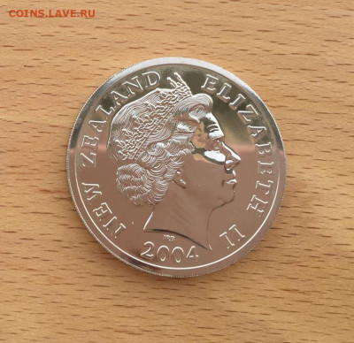 Крона Шайба Новая Зеландия 5$ долларов 2004 буревестник - krona_shajba_novaja_zelandija_5_dollarov_2004_chatamskij_tajfunnik_burevestnik_ptica_fauna_tirazh_1350 (1)