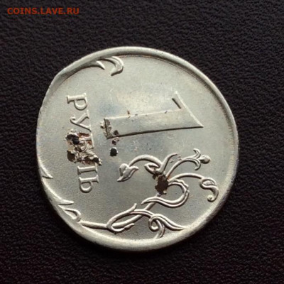 1 рубль 2014 г. предположительно  на чужой заготовке - 3D05408C-2CA0-4823-BA08-ED6B99661018