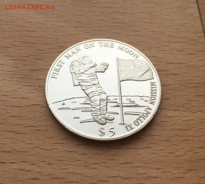 Либерия 5$ долларов 2000 Первый человек на Луне космос - liberija_5_dollarov_2000_pervyj_chelovek_na_lune_kosmos_astronavt_diametr_33_mm (4)