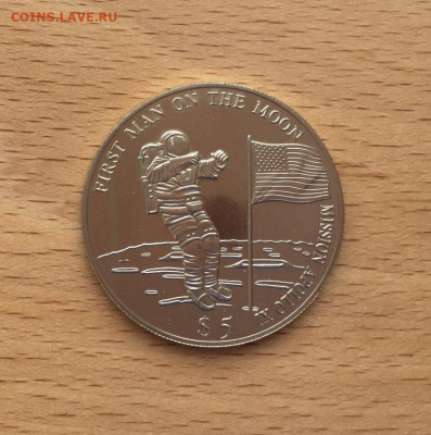 Либерия 5$ долларов 2000 Первый человек на Луне космос - liberija_5_dollarov_2000_pervyj_chelovek_na_lune_kosmos_astronavt_diametr_33_mm (2)