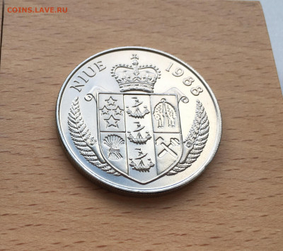 Крона Шайба Ниуэ 5$ долларов 1988 Теннис Штеффи Граф - IMG_6565.JPG