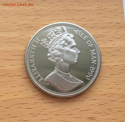 Крона Шайба Остров Мэн 1 крона 1990 Болонья Кальяри Генуя - krona_shajba_ostrov_men_1_krona_1990_chempionat_mira_futbol_italija_bolonja_kaljari_genuja_sport (1)