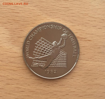 Ямайка 1$ доллар 1982 Чемпионат мира по футболу 1982 вратарь - jamajka_1_dollar_1982_chempionat_mira_po_futbolu_1982_vratar_futbol