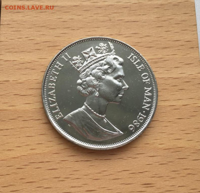 Крона Шайба Остров Мэн 1 крона 1986 Чемпионат мира футболист - krona_shajba_ostrov_men_1_krona_1986_chempionat_mira_po_futbolu_meksika_futbolisty_sport (1)