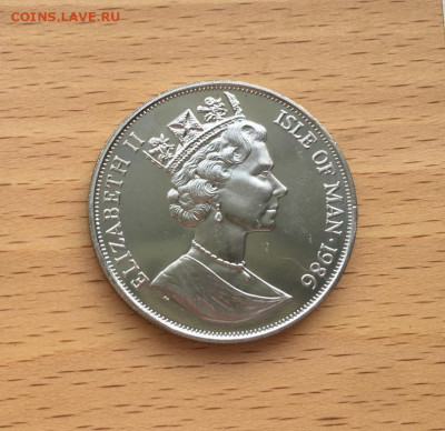 Крона Шайба Остров Мэн 1 крона 1986 Чемпионат мира игроки - krona_shajba_ostrov_men_1_krona_1986_chempionat_mira_po_futbolu_meksika_gol_2_igroka_sport_futbol (1)