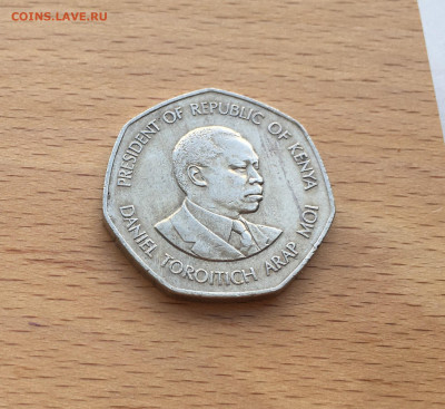 Кения 5 шиллингов 1985 - IMG_7479.JPG