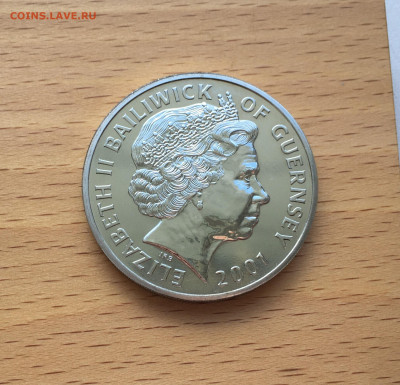 Крона Шайба Гернси 5 фунтов 2001 Столетие Монархии 19 Век - IMG_0295.JPG