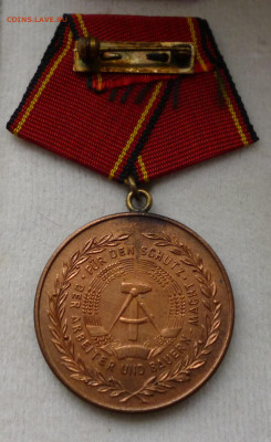 ГДР Орд. Труд. Кр. Знам. и Медаль за заслуги в ННА - P1050975.JPG