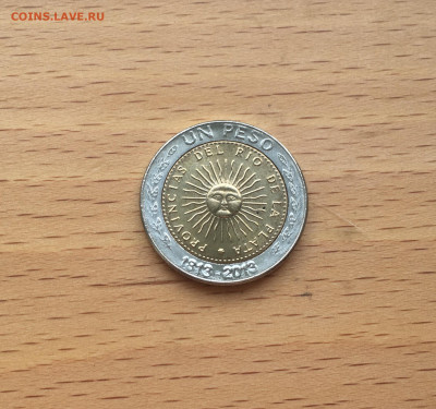 Аргентина 1 песо 2013 200 лет первой национальной монете - IMG_0180.JPG