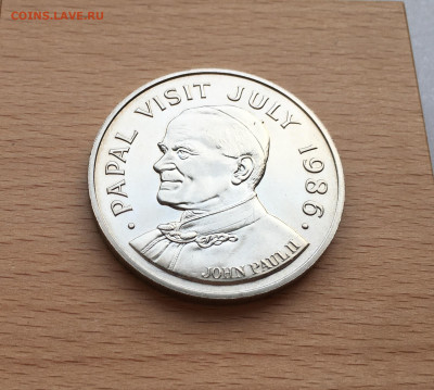 Крона Шайба Карибы Сент-Люсия 5$ долларов 1986 Папа Римский - IMG_1697.JPG