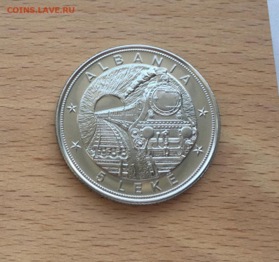 Крона Шайба Албания 5 леков лек 1988 железная дорога поезд - krona_shajba_albanija_5_lekov_lek_1988_42_goda_albanskaja_zheleznaja_doroga_poezd_parovoz (1)