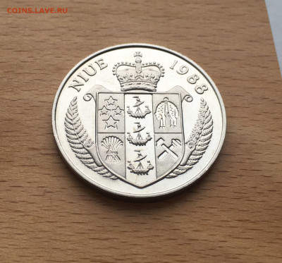 Крона Шайба Ниуэ 5$ долларов 1988 Чемпионы Теннис - IMG_3920.JPG