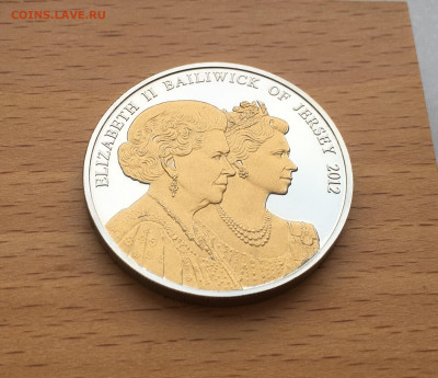 Крона Шайба Джерси 5 фунтов 2012 60 лет правлению Королевы - IMG_5142.JPG