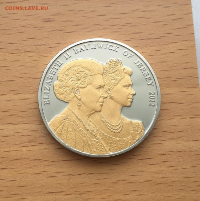 Крона Шайба Джерси 5 фунтов 2012 60 лет правлению Королевы - IMG_5140.JPG