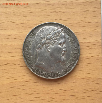 Дания 2 Ригсдалера 1863 Смерть Фредерика VII крона шайба - danija_2_rigsdalera_1863_smert_frederika_vii_vstuplenie_na_prestol_kristiana_ix_serebro_krona_shajba (3)