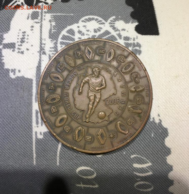 Крона Шайба Либерия 5$ долларов 2006 Чемпионат мира футбол - krona_shajba_liberija_5_dollarov_2006_chempionat_mira_po_futbolu_germanija_sport_120_mm_ves_65_gramm