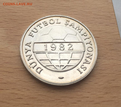 Крона Шайба Турция 1 лира 1982 Чемпионат Мира футбол 1982 - krona_shajba_turcija_1_lira_1982_chempionat_mira_po_futbolu_1982_sport_futbolist_mjach (1)