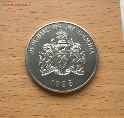 Крона Шайба Гамбия 20 даласи 1995 50 лет ООН Голубь Птица - IMG_8110.JPG