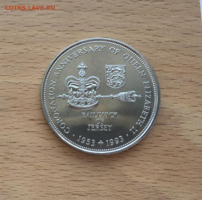 Крона Шайба Джерси 2 фунта 1993 40 лет коронации Королевы - krona_shajba_dzhersi_2_funta_1993_40_let_koronacii_korolevy_elizavety_ii